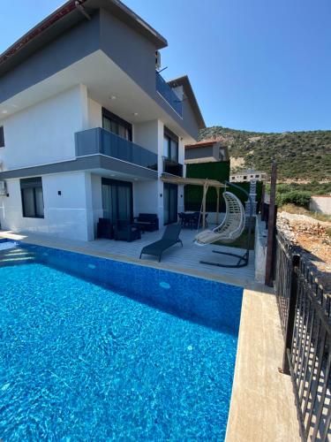 Green sea villa