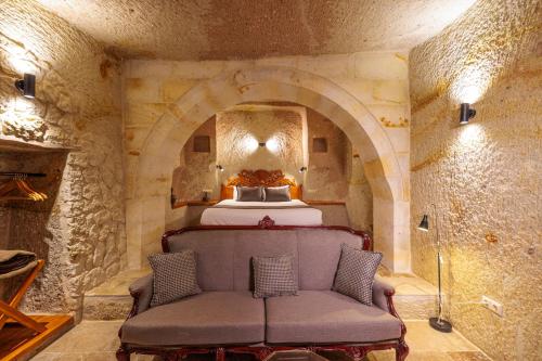 Canyon Cave Hotel