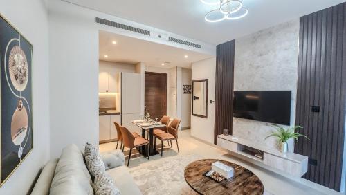 STAY BY LATINEM Luxury 1BR Holiday Home CV B905 near Burj Khalifa, Dubai (foto 6)