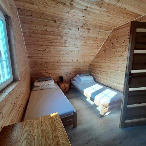 2 bedrooms, 6 beds