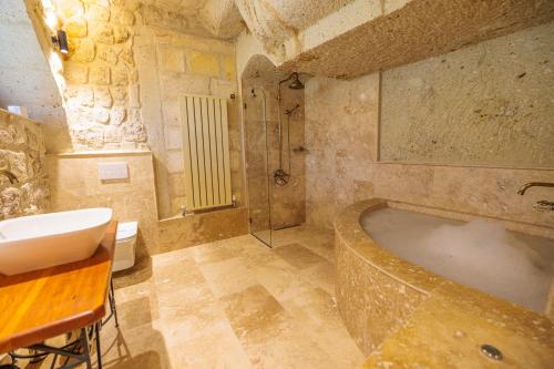 Canyon Cave Hotel Room Type - Deluxe Room