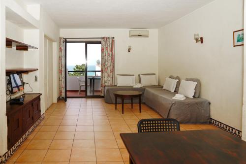 Cheerfulway Ouranova Apartamentos - image 3