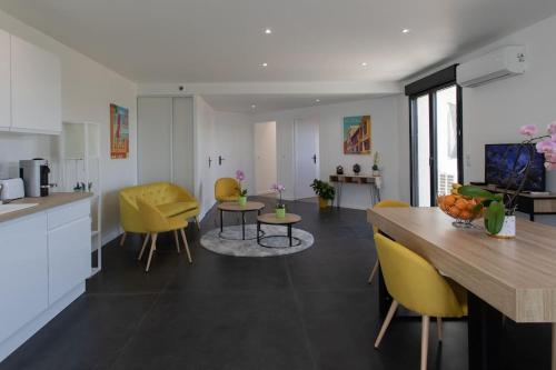 Echapée Belle - Vinayard view - Jacuzzi BBQ - parking (Echapee Belle - Vinayard view - Jacuzzi BBQ - parking) in Cremat