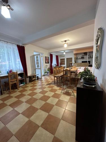 Casa Cu Flori Corbu - image 10