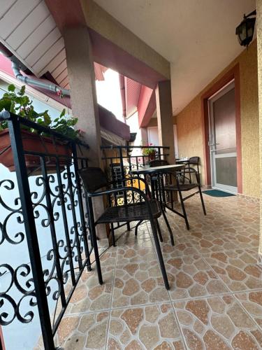 Casa Cu Flori Corbu - image 2