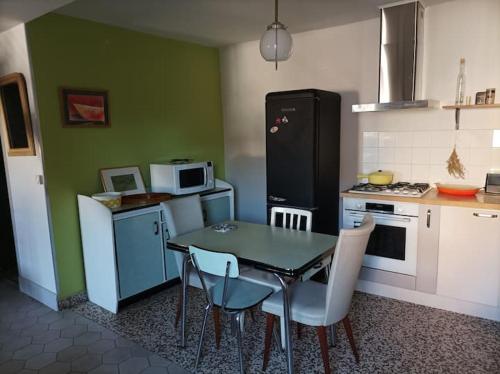 Charmante maison au coeur du Beaujolais in Романеш-Торон