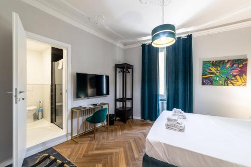 Room Eleven - image 2
