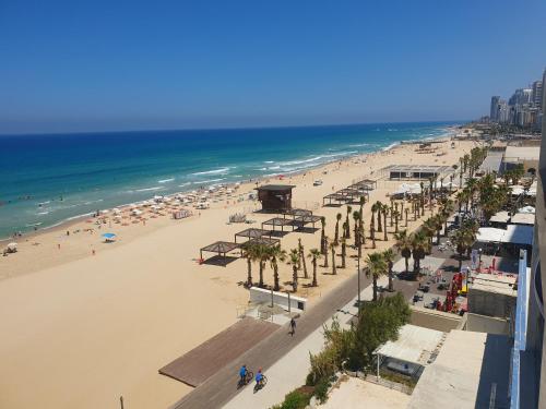 Beach, Sea View Deluxe in Bat Yam