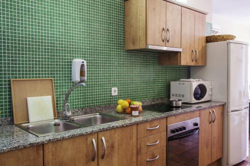 AinB Las Ramblas-Guardia Apartments - image 6