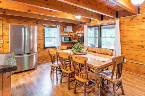 Creekside Hideaway in Reedsville, USA