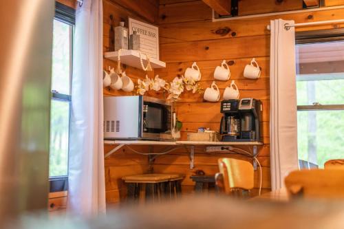Creekside Hideaway in Reedsville, USA