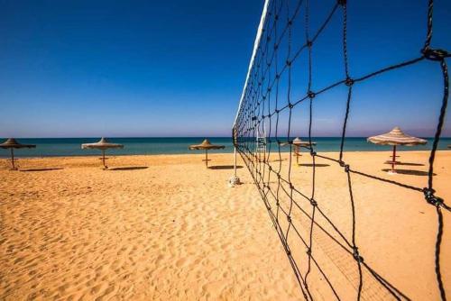 Golden Beach Resort 1. قرية جولدن بيتش ١ السياحية