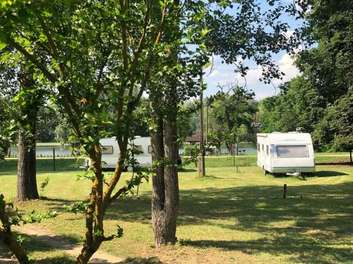 2 bedrooms, 5 beds