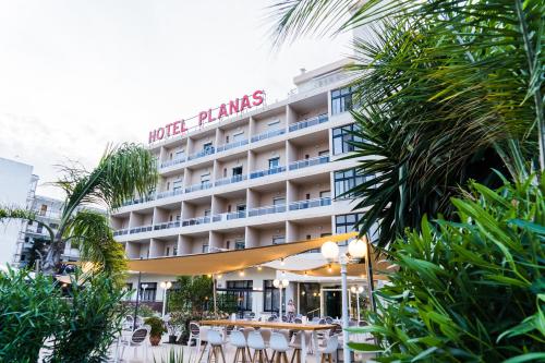 Hotel Planas, Salou bei Vinyols i els Arcs