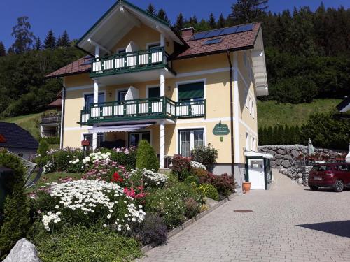 LANDHAUS JASMIN ausgezeichnet mit 4 Kristallen - FW Sarsteinblick - Apartment - Bad Mitterndorf