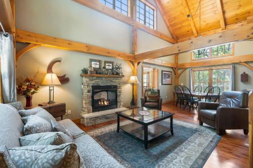 Persimmon Hollow with GameRoom in Blue Eye, USA