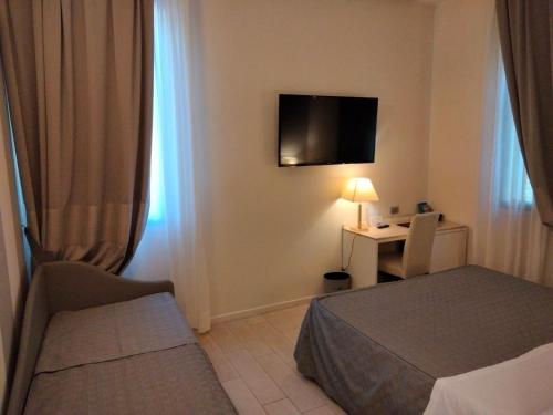 Triple Room image 3