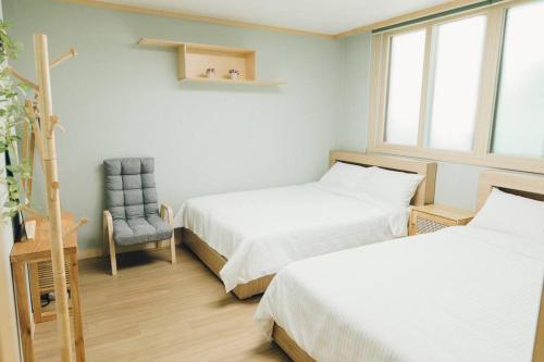 Hongdae Luxury Private Single House with Big Open Balcony Perfect for a Family & Big Group 3BR, 5QB & 1SB, 2Bathroom, Soul (fotografie 10)