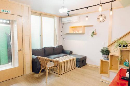Hongdae Luxury Private Single House with Big Open Balcony Perfect for a Family & Big Group 3BR, 5QB & 1SB, 2Bathroom, Soul (fotografie 6)