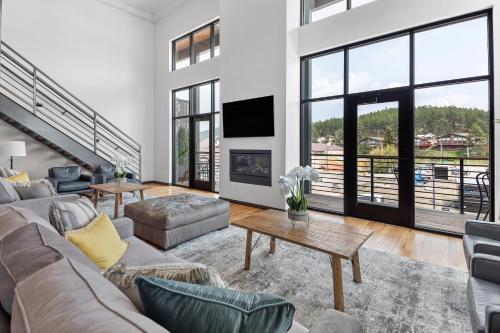 McGregor & Main - Luxury Lofts