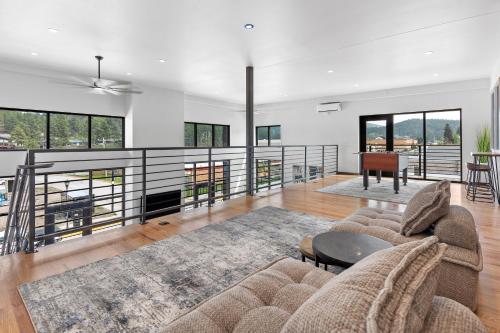McGregor & Main - Luxury Lofts