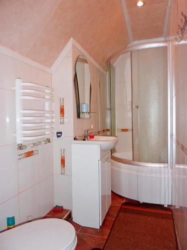 Badkamer, Sadyba Bilya Richky in Yaremche