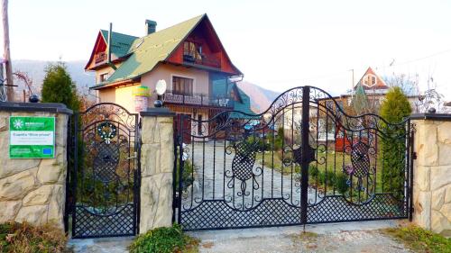 Entree, Sadyba Bilya Richky in Yaremche