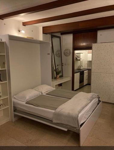 COSY APARTMENT FILIP IN THE HISTORICAL OLD TOWN