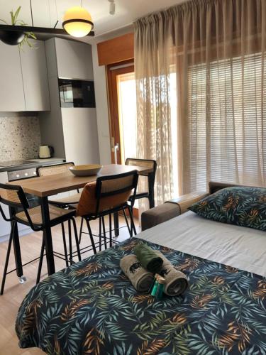 Omis - nice studio apartmant for 2, balcony, sun and beach