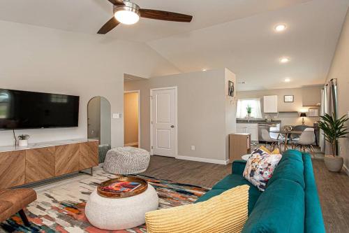 Sweet Home Knoxville - Near Downtown - UT - Mid-Mod New Construction House! in Knoxville, USA