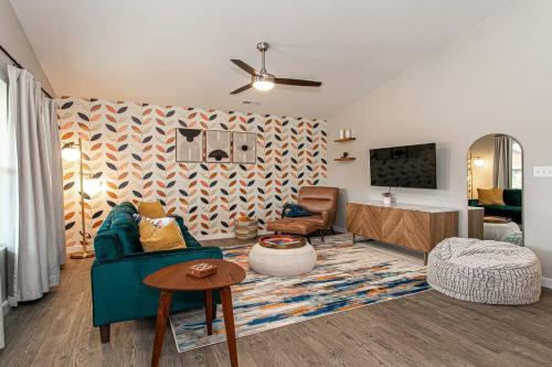 Sweet Home Knoxville - Near Downtown - UT - Mid-Mod New Construction House! in Knoxville, USA