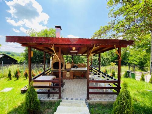 Pensiunea Valea Veveritelor in Valea Danului