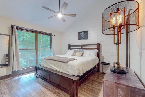 Creekside Getaway in Young Harris, USA