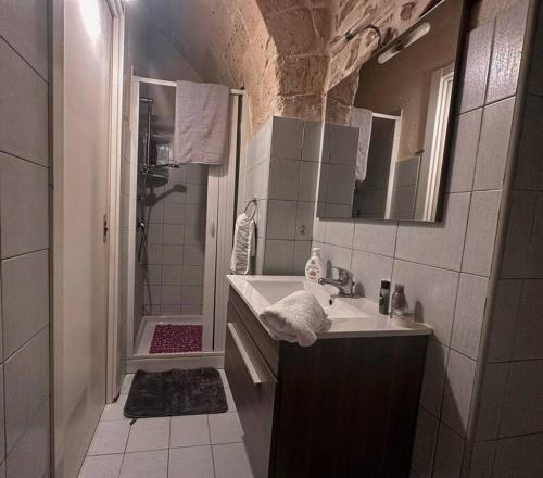 Bathroom, futura home centro storico 5 minuti da Bari in Modugno