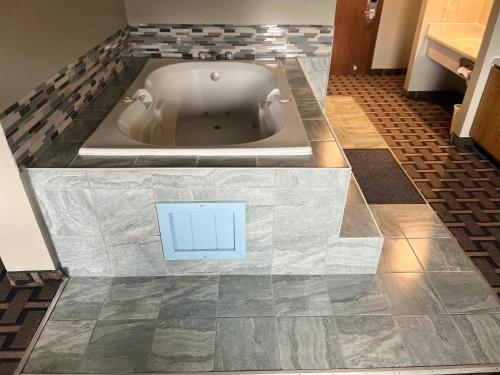 Sky Lodge Inn & Suites - Delavan in Delavan (WI)
