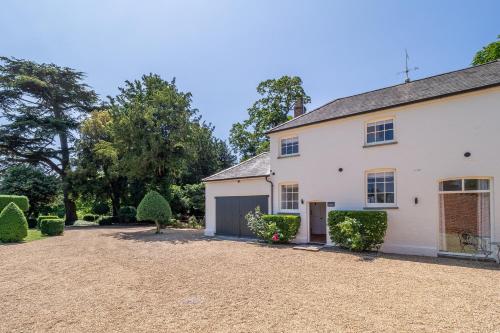 Crisply stylish Georgian cottage - Orchard Coach House