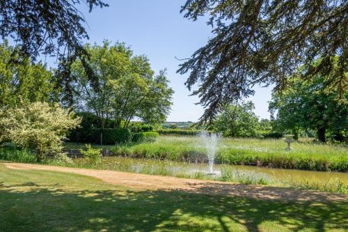 Crisply stylish Georgian cottage - Orchard Coach House