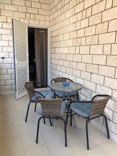 Omis - private Ensuite room with balcony - hotel style, Omiš (Foto 10)