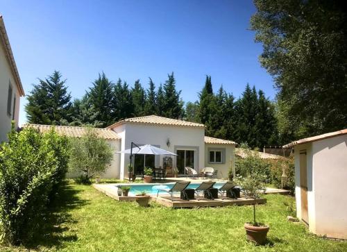 Jolie villa, piscine au pied de la Sainte Victoire , situation idéale. - Location, gîte - Châteauneuf-le-Rouge