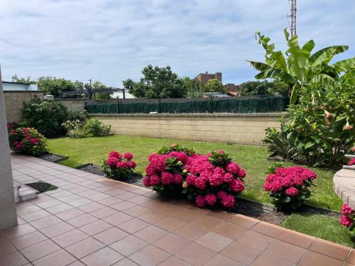  apartamento con jardín privado y barbacoa a 5 min playas santander in Santander