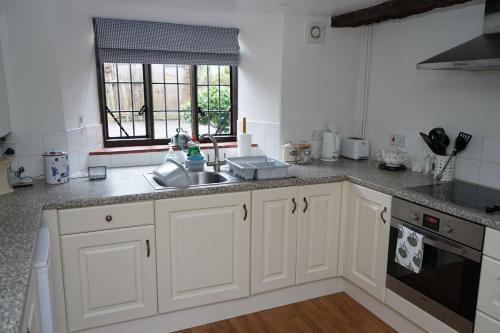 Character 2 double bedroom cottage in Shaftesbury