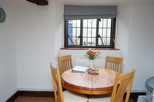 Character 2 double bedroom cottage in Shaftesbury