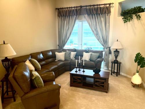 View, Entire home with pool and lake view and Golf course by Disney in Davenport
