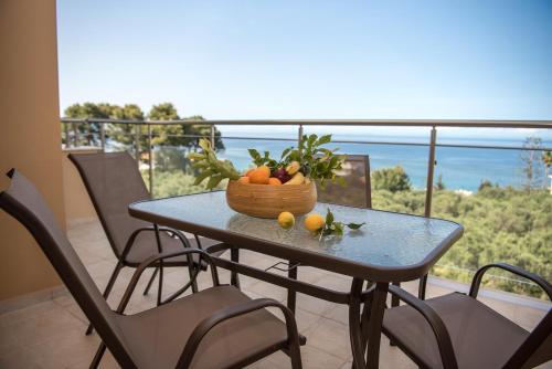 Akrotiri Sea View Suites