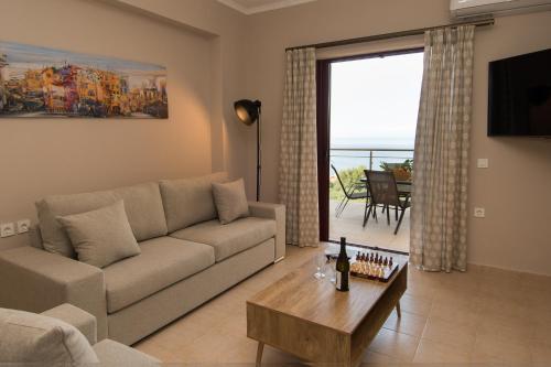 Akrotiri Sea View Suites