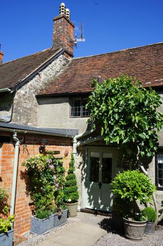 Character 2 double bedroom cottage in Shaftesbury