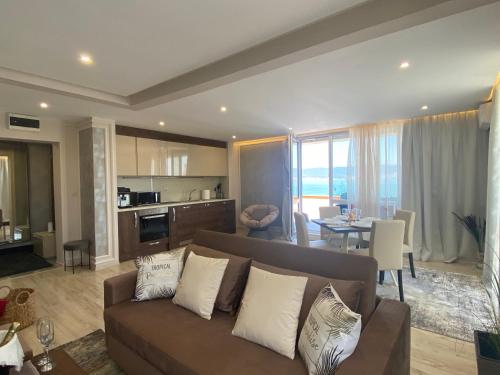 PARADISO 'В' 607 Large Luxury Apartment