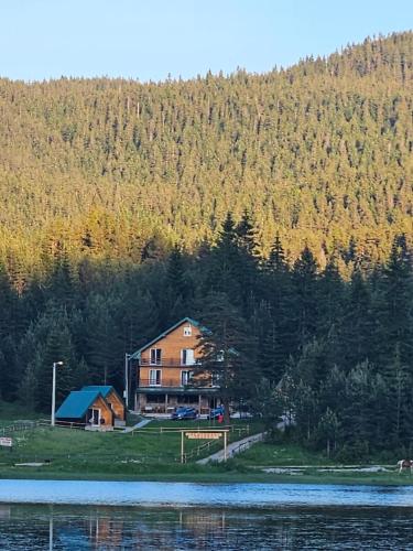 B&B Zabljak - Apartmani JEZERO - Bed and Breakfast Zabljak