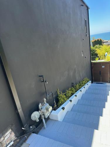 Entrance, Contemporary Ocean Sunset Views with Firepit Pt Loma close to PLNU in Sunset Cliffs