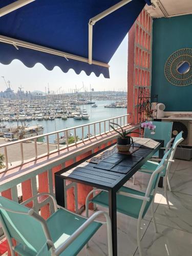 Sur le port de Toulon appartement design